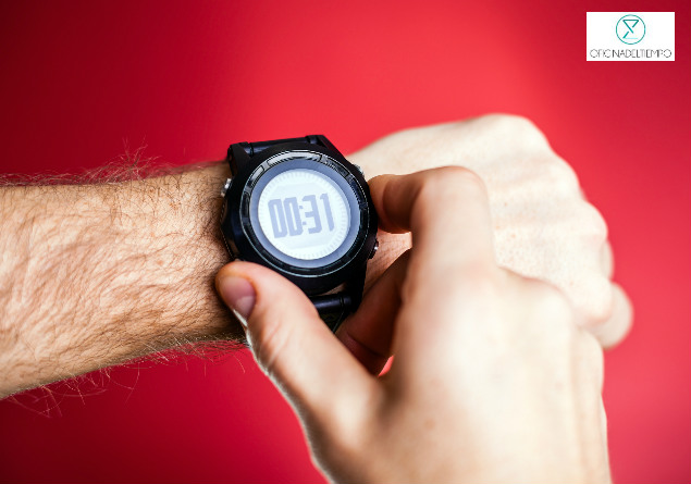 como cambiarle la hora a un reloj digital